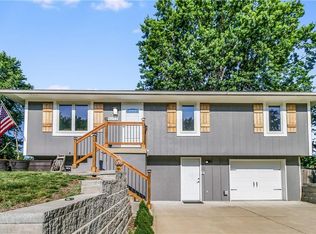 2202 S Owings St, Oak Grove, MO 64075