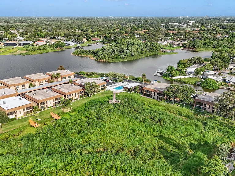 10192 Seminole Island Dr — Photo 33