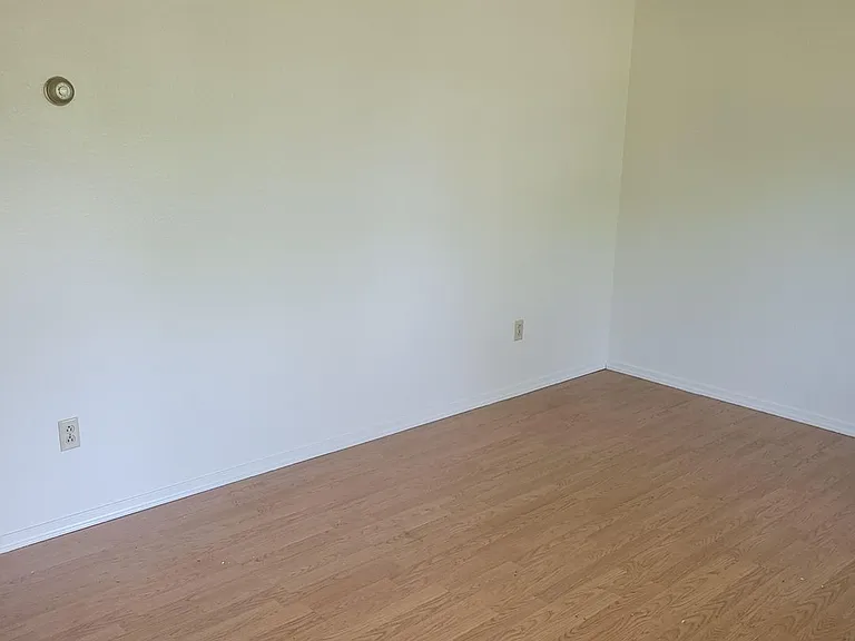 533 Doty St — Photo 2