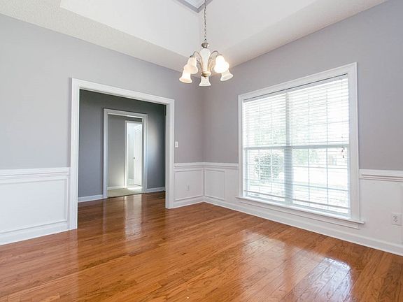3rd image of 731 Wilmington Dr