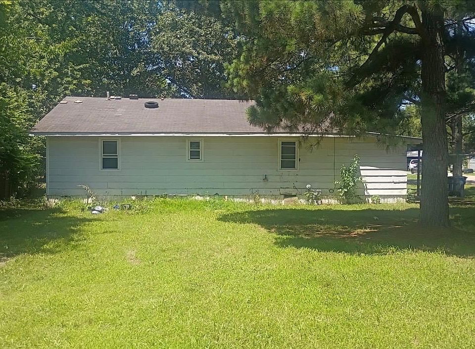 1st image of 207 Hafford St