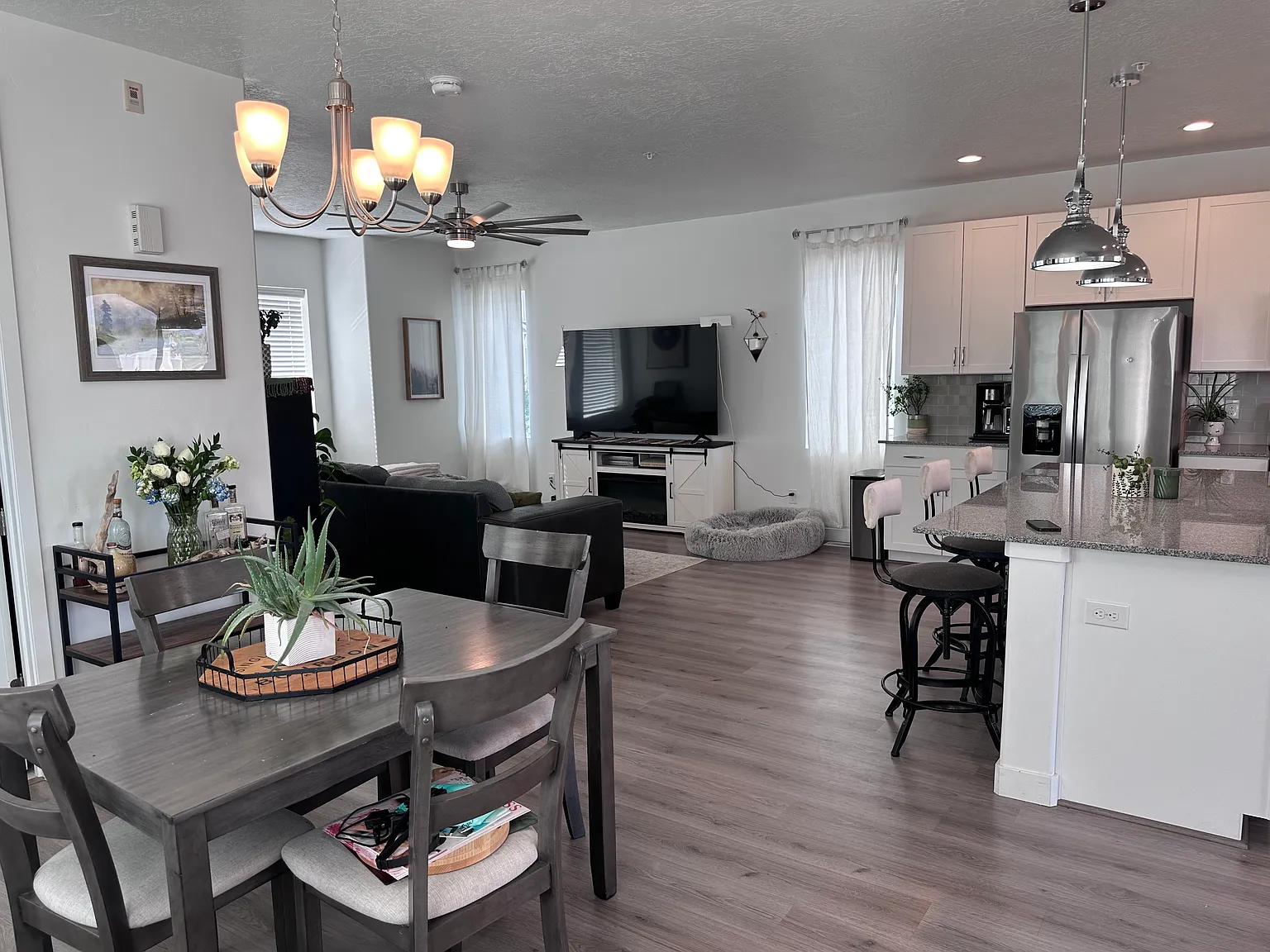 3 bed, 2.5 bath, 1991 sqft, $2,495 — Photo 4