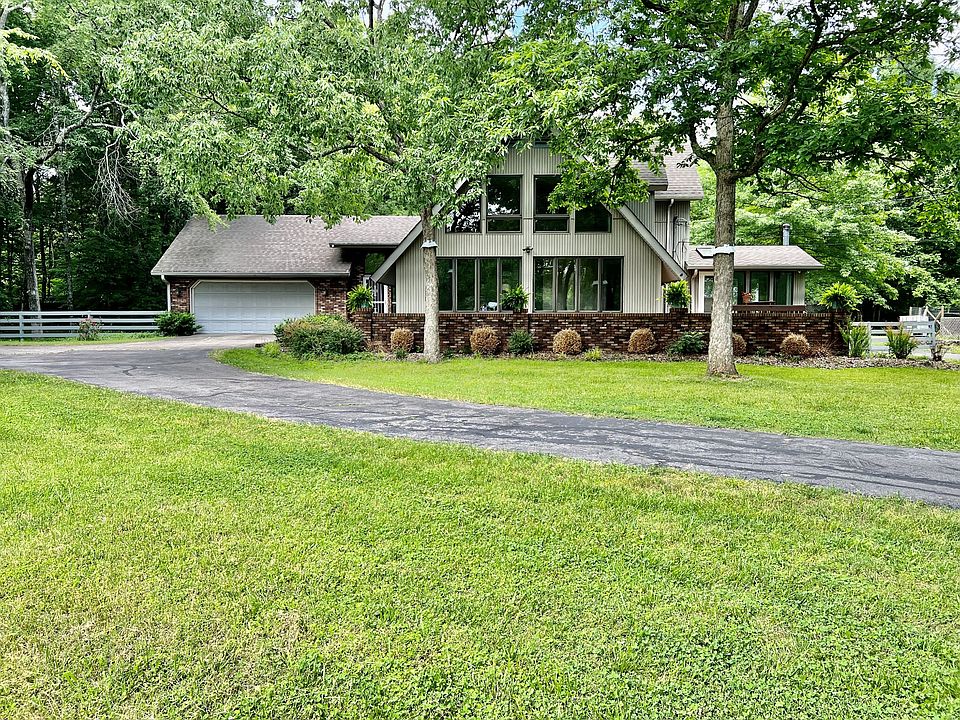 1st image of 102 Foxland Dr