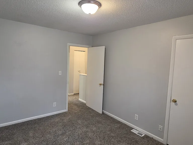 1923 Vantage Point Pl #A — Photo 16