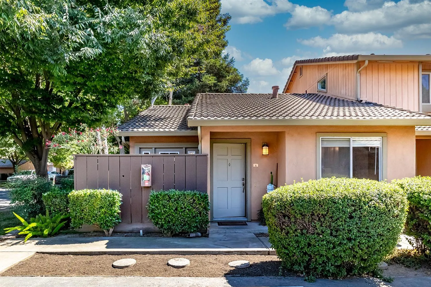 4009 Elmo Loop APT A photo 1