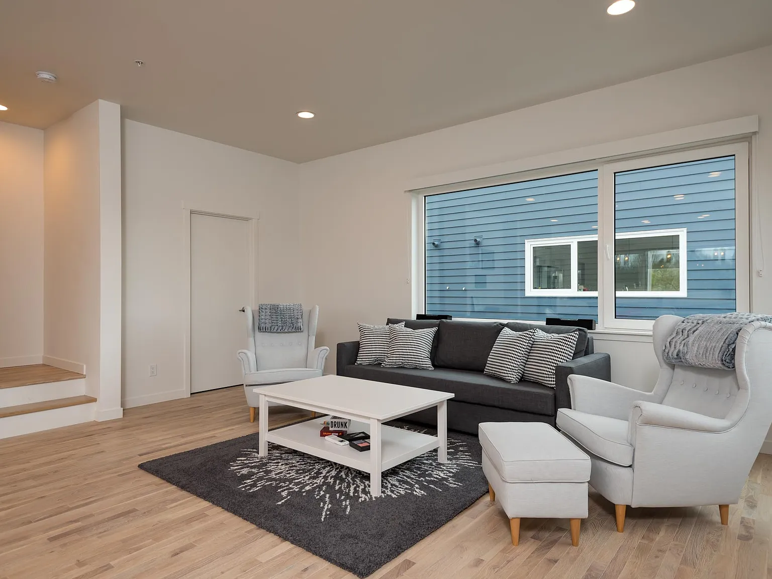 4 bed, 2.5 bath, 1950 sqft, $3,750 — Photo 4
