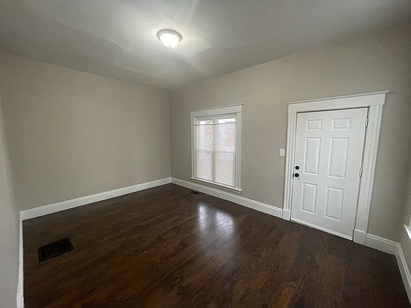 4th image of 5129 Warren Ave Unit 1