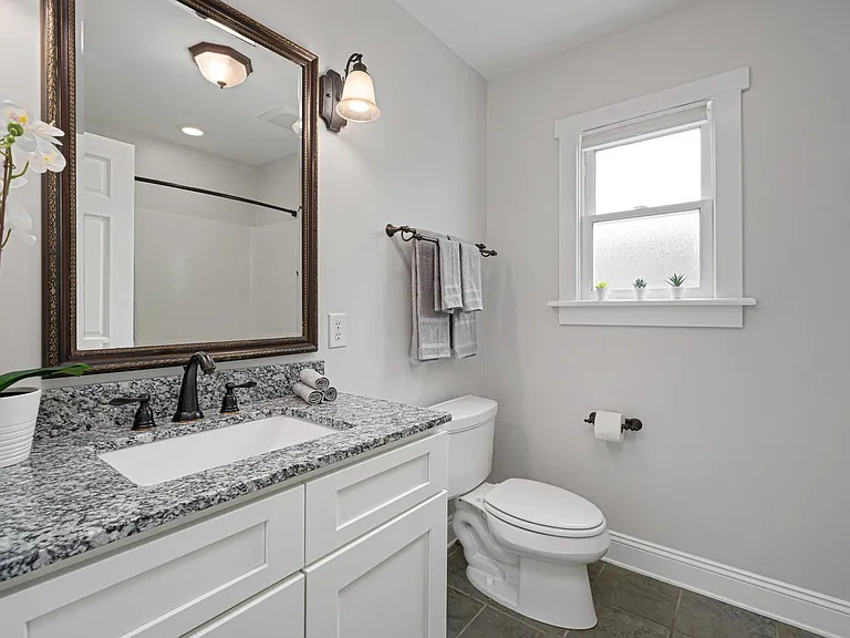 131 E Oakland Ave — Photo 16
