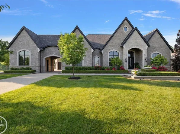 5271 Seven Lakes Dr S #6, Washington, MI 48095