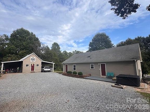 4th image of 641 Camp Creek Rd