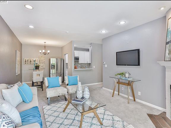 4th image of 39975 Cedar Blvd