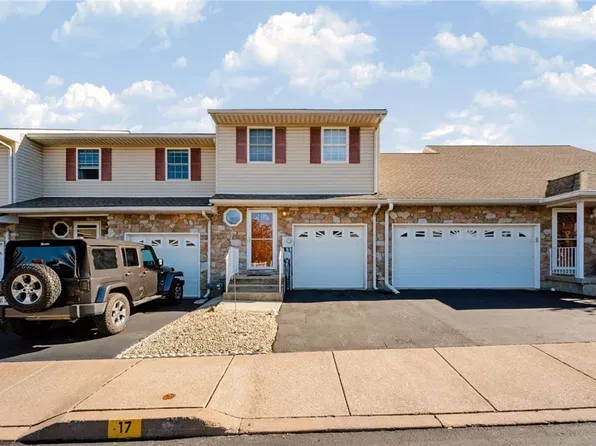 17 Saratoga Ct, Easton, PA 18040