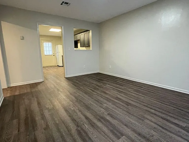 113 Cantal Dr — Photo 2