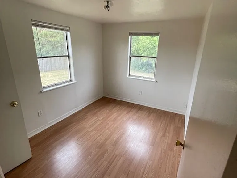 2814 W Shady Shores Rd — Photo 4