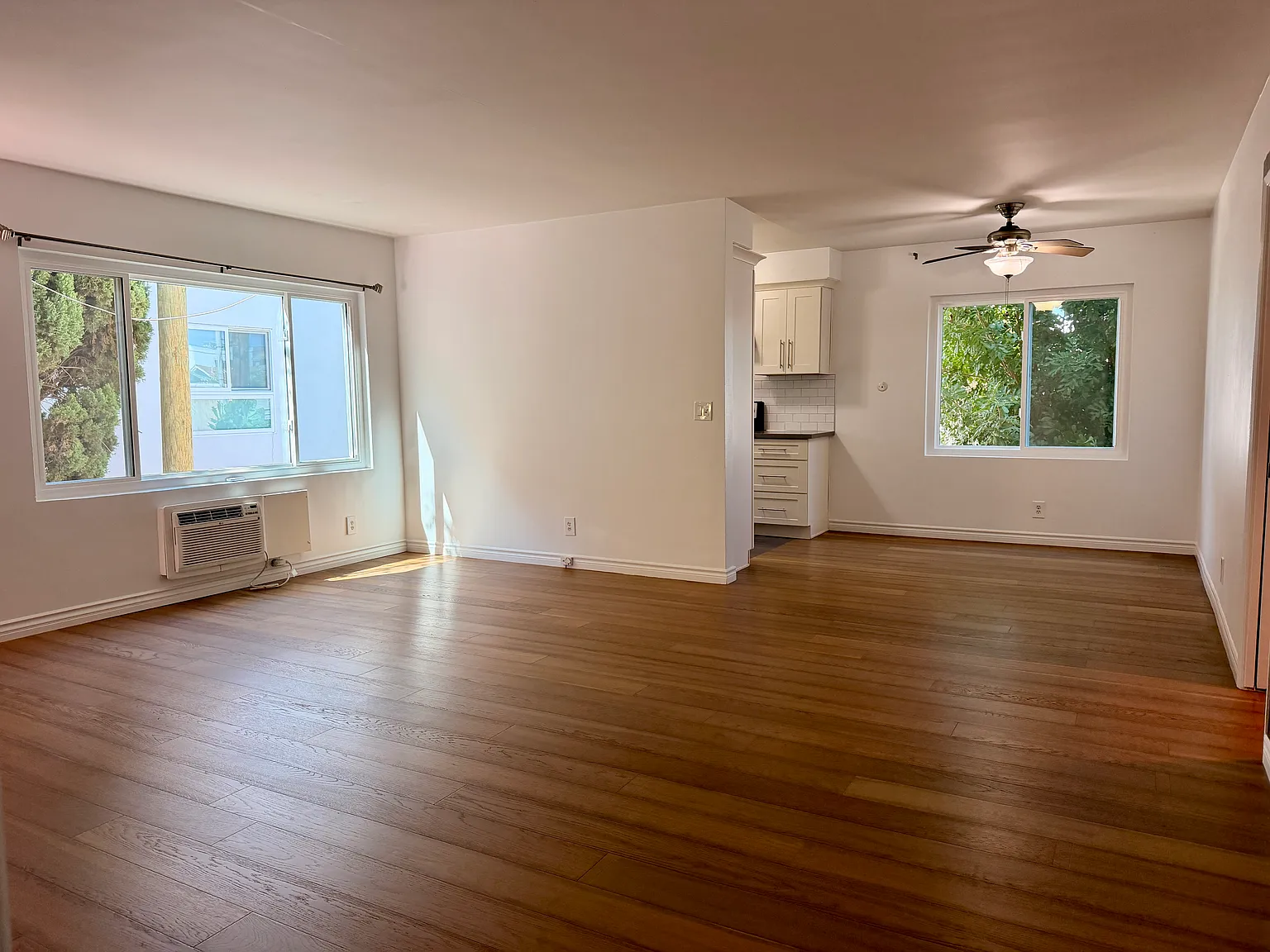 2 bed, 1000 sqft, $2,849 — Photo 2