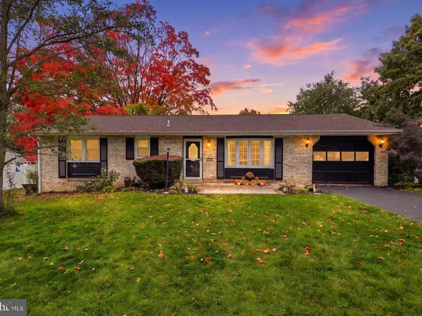 27 Belair Dr, Dillsburg, PA 17019