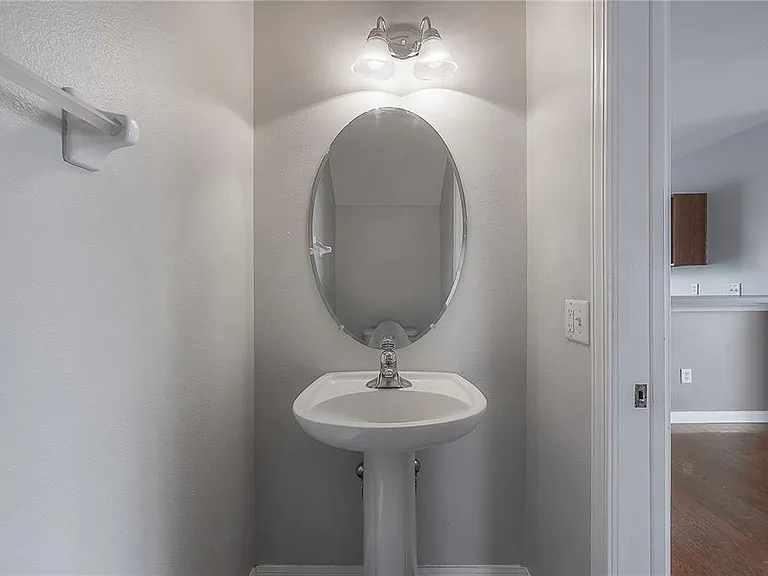 4951 Elizabeth Ct — Photo 6