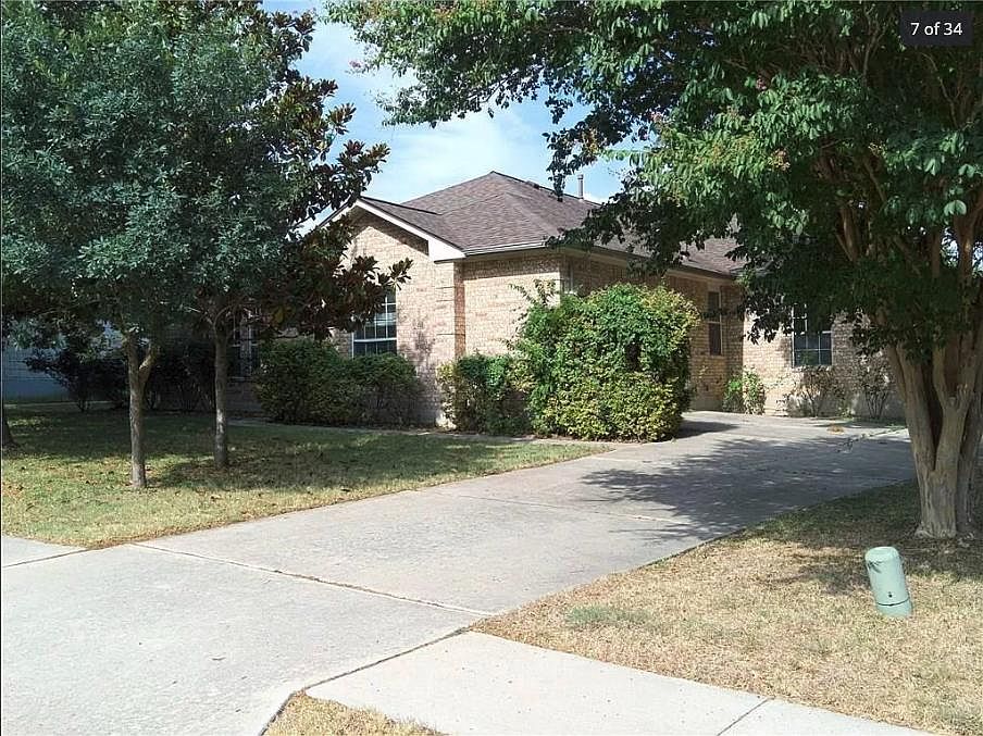 1st image of 202 Settlers Valley Dr