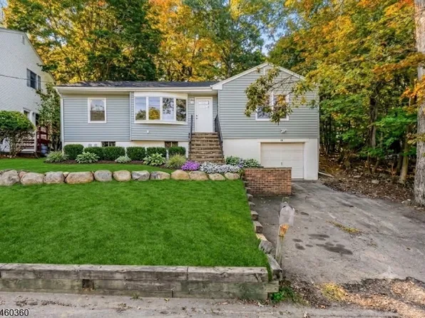 102 Hiawatha Blvd, Oakland Boro, NJ 07436
