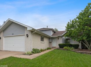 505 Bison Rd, Oswego, IL 60543