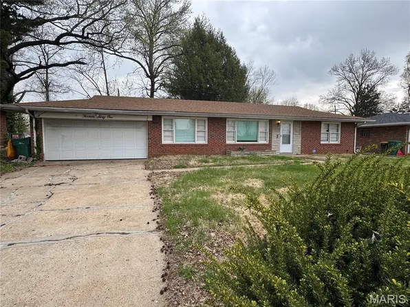 1331 Norchester Dr, Saint Louis, MO 63137