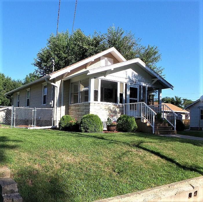 1st image of 716 S Irene St