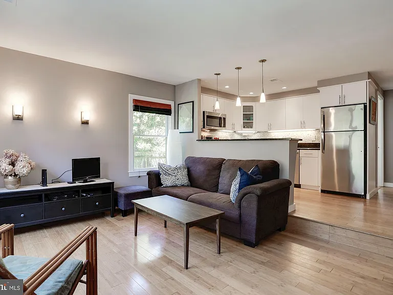 144 N Bedford St #B — Photo 2