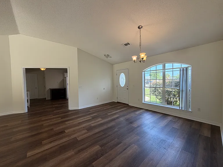 562 Batten Blvd — Photo 17