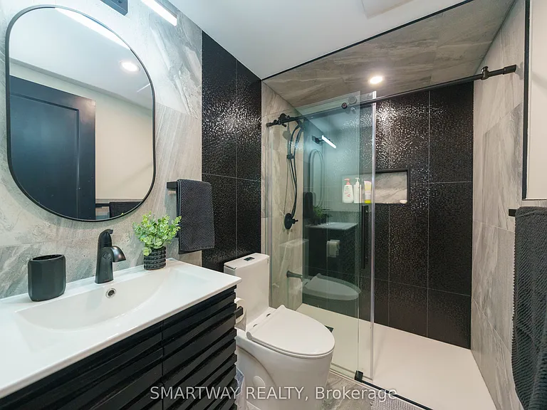 107 Campbell Cres — Photo 39