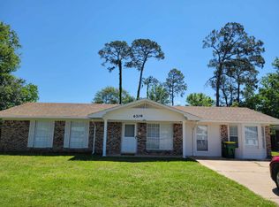 6208 Washington Ave, Ocean Springs, MS 39564