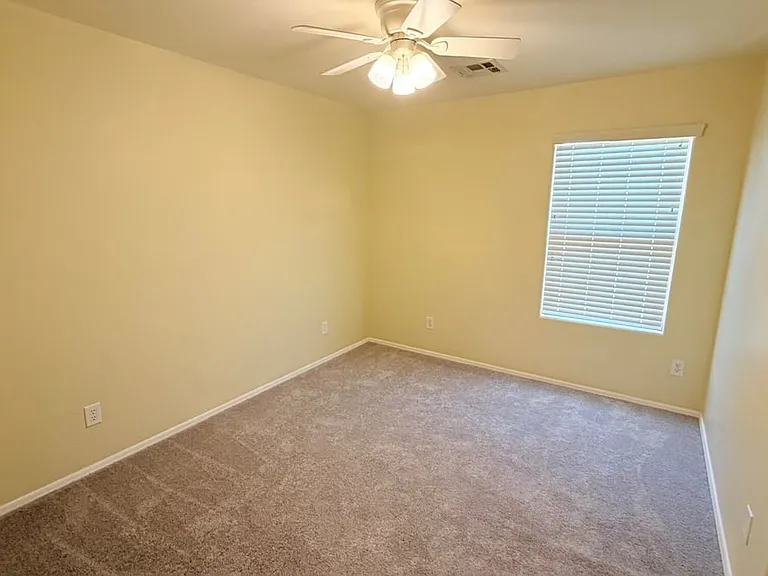 19546 N Krupps Ct — Photo 14