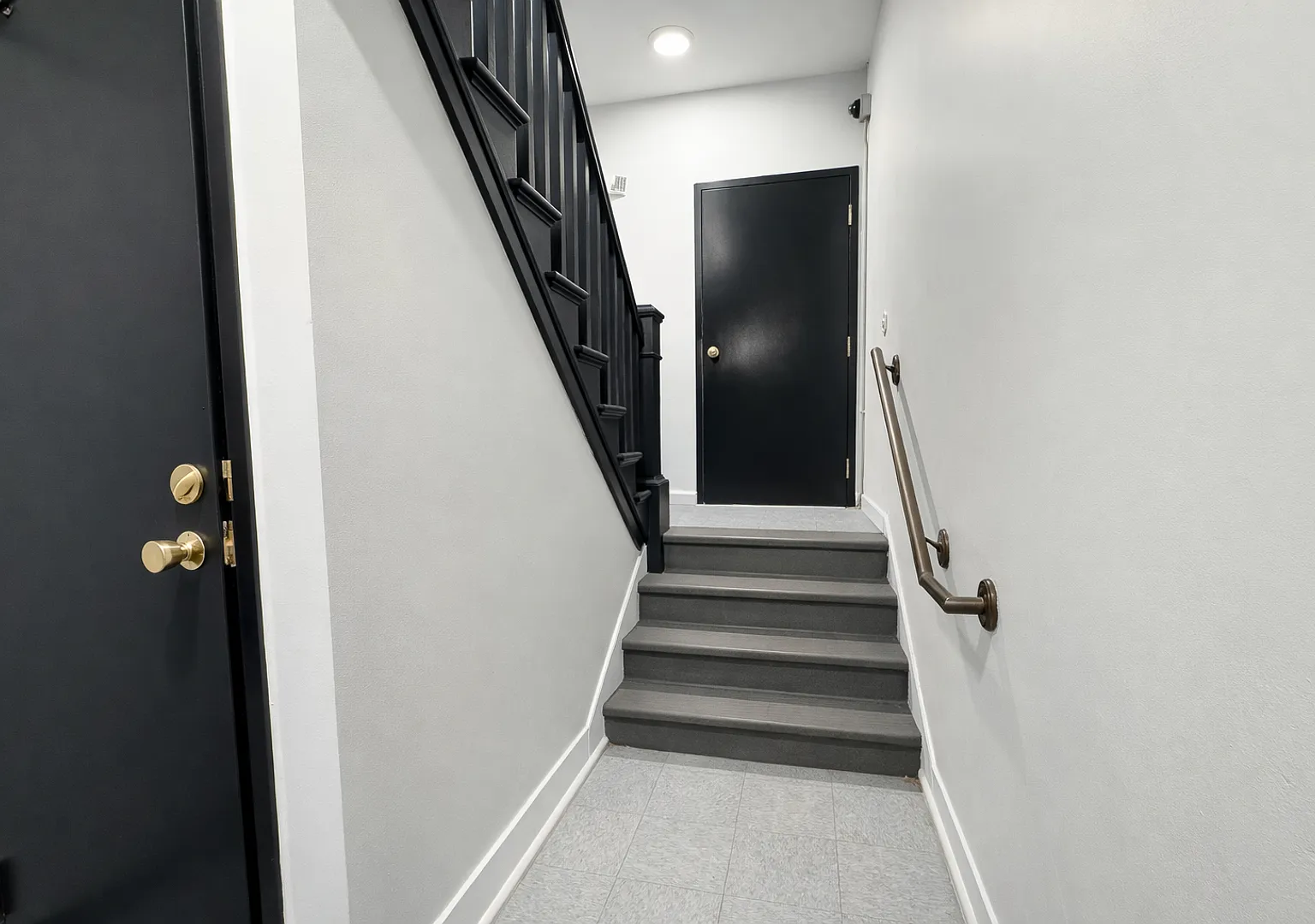 S0036 - 167 Seymour — Photo 4