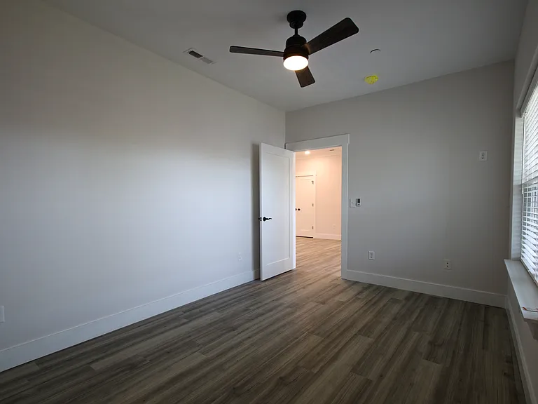 1805 Duncan Ave — Photo 53