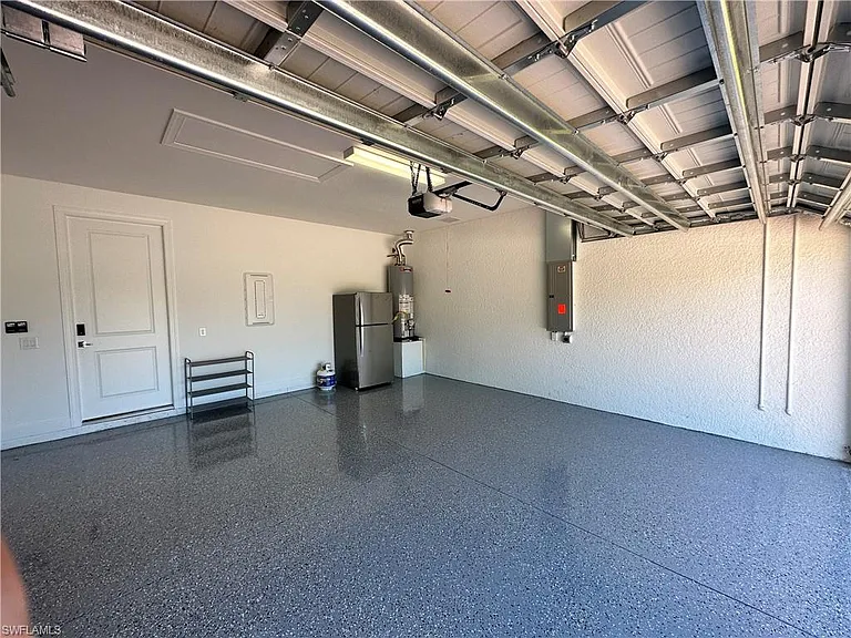 9260 Cormorant Dr — Photo 32