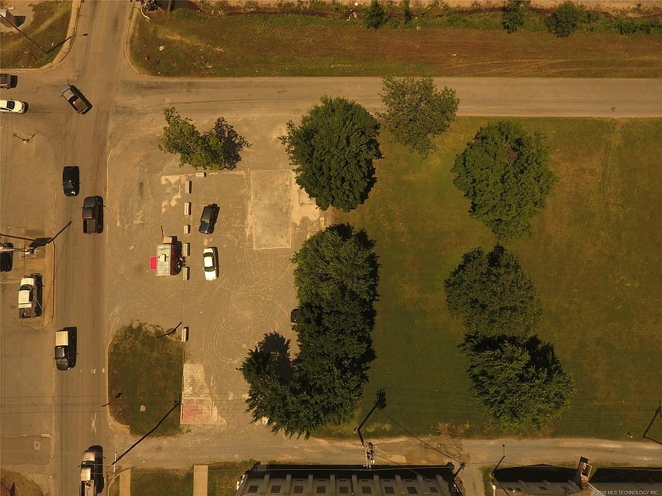 1st image of 723 W Arkansas St