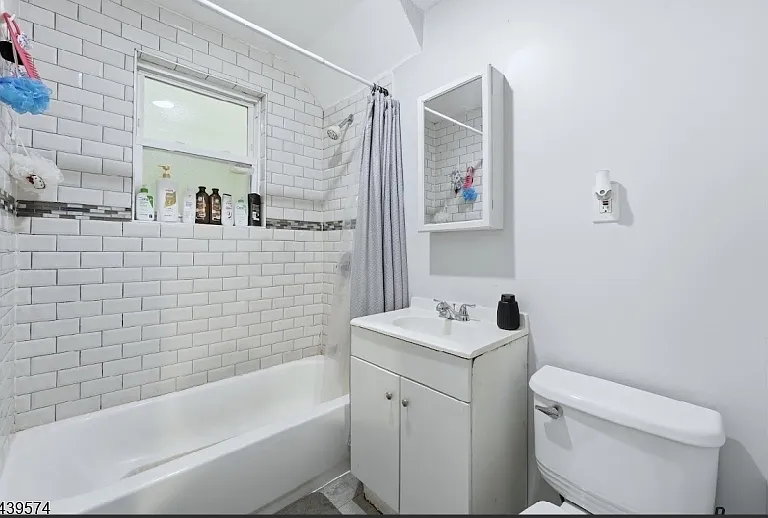 328 John St — Photo 6