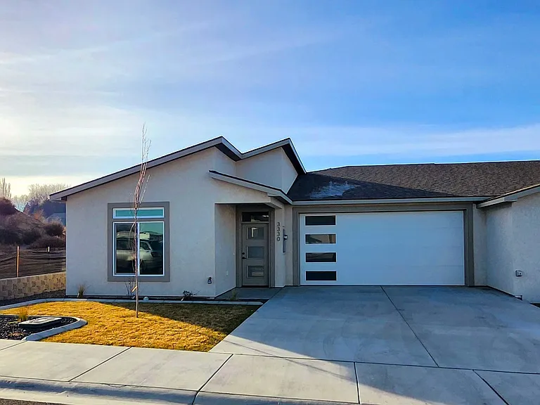 3330 S Nelson Pl — Photo 2