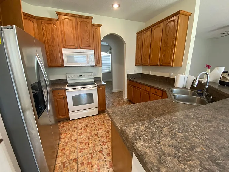 1004 Pine Tree Dr — Photo 9