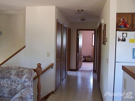 702 Love Ln main floor hall