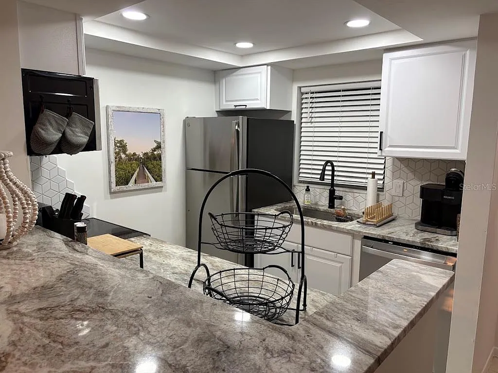 1 bed, 1.5 bath, 745 sqft, $2,900 — Photo 2