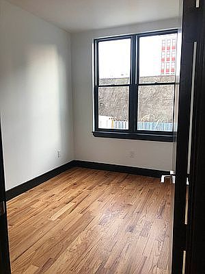 3rd image of 960 Pacific St #2L
