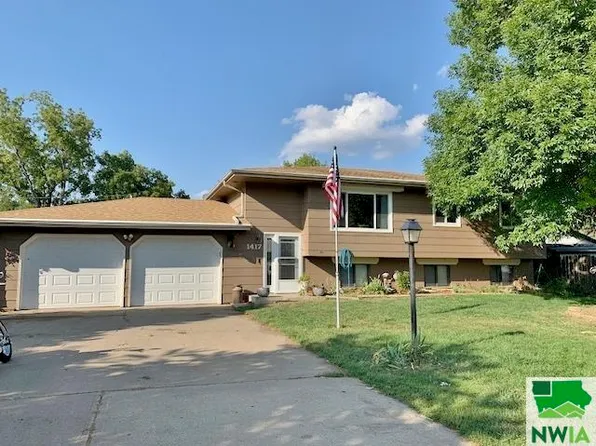 1417 Elm St, Dakota City, NE 68731
