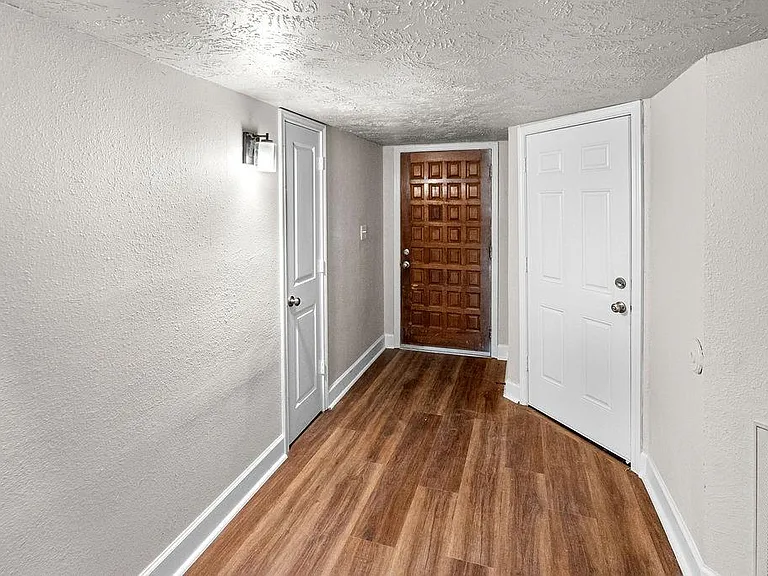 14910 Grassington Dr — Photo 11