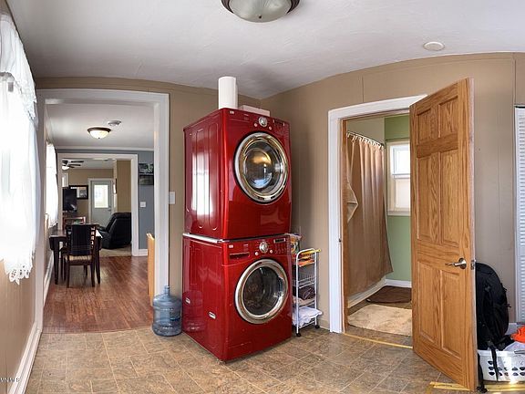 5th image of 1109 Linden Ln