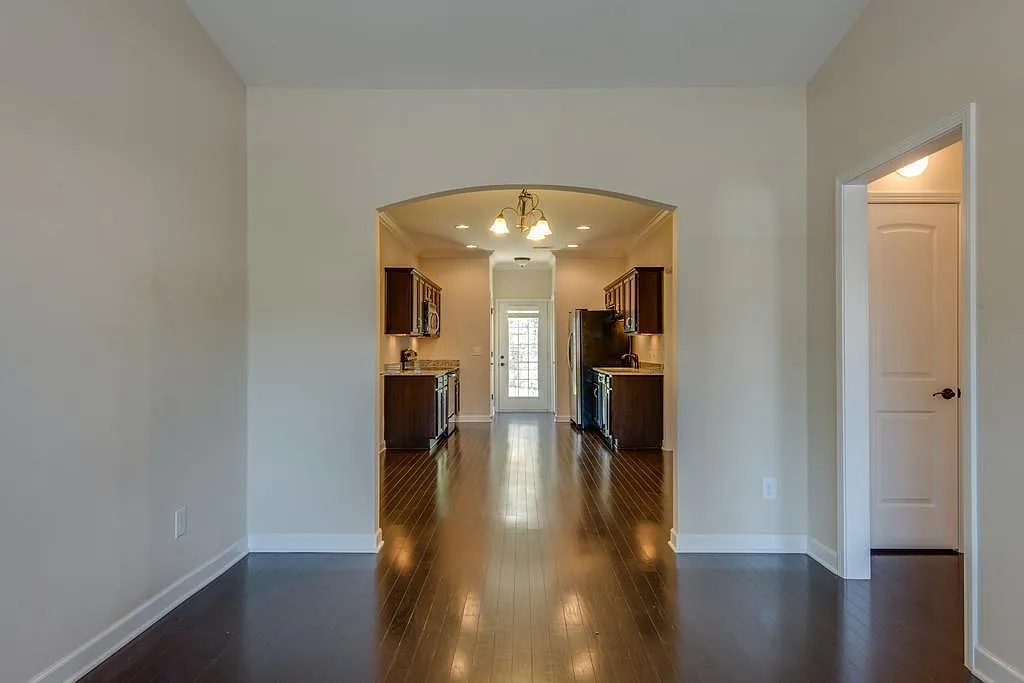 2 bed, 1036 sqft, $2,100 — Photo 3