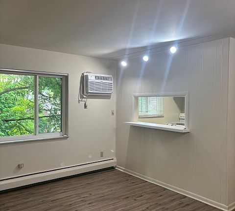 5th image of 938 Ludlow Ave APT 7