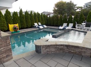 221 43rd St, Avalon, NJ 08202