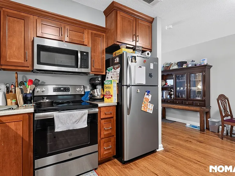 876 College Ave — Photo 4