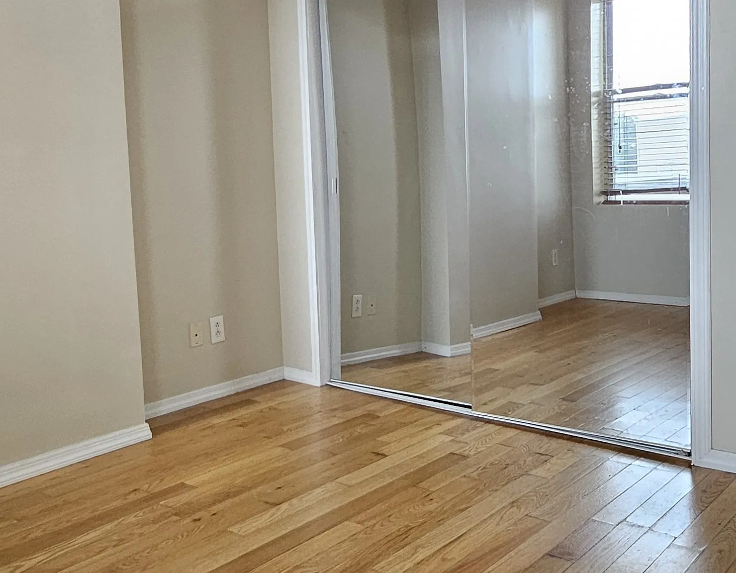 2 bed, 700 sqft, $2,500 — Photo 4