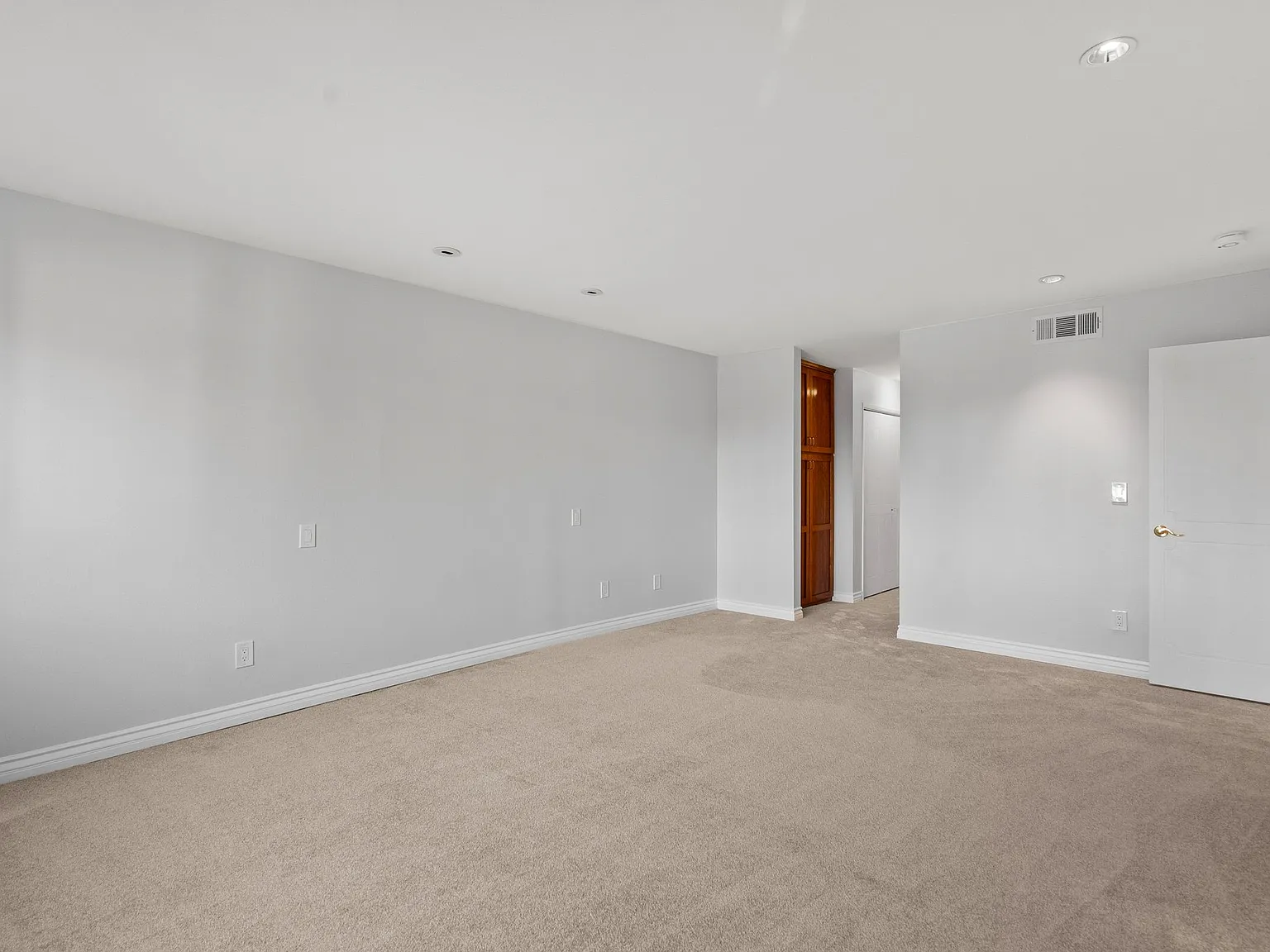 3 bed, 2.5 bath, 1671 sqft, $4,995 — Photo 4